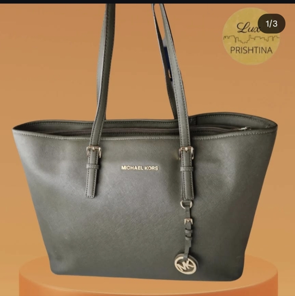 Michael Kors Jet Set Travel Medium Leather Top